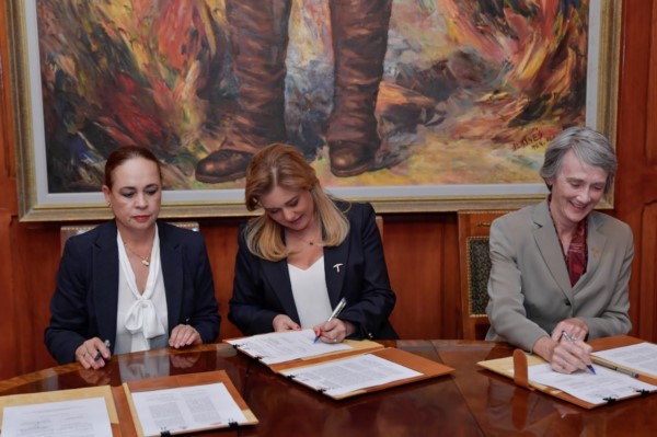 Firman Acuerdo de Reciprocidad Gobierno del Estado de Chihuahua y UTEP