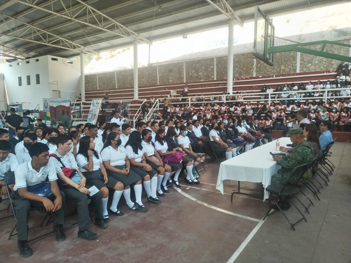 Incentivan a bachilleres a continuar sus estudios profesionales