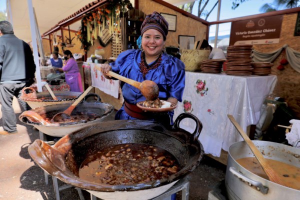 Inaugura Bedolla 18 Encuentro de Cocineras Tradicionales