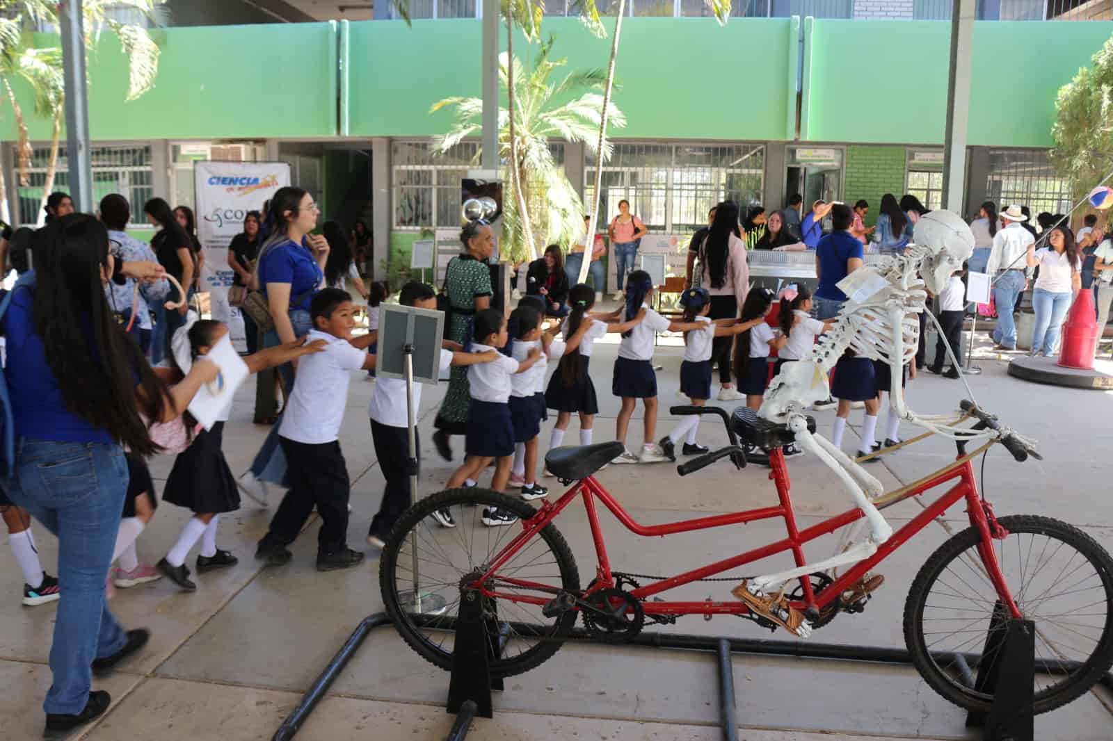 Lleva CONFÍE la ciencia a niñas y niños de la comunidad de “Chinitos”, Angostura