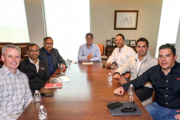 Con trabajo coordinado y en equipo, avanzan inversiones que llegan a Coahuila: Manolo