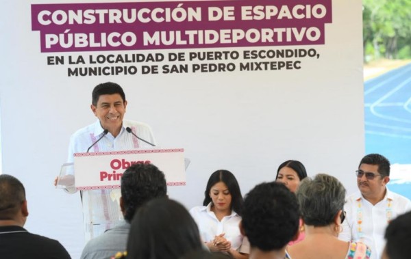 Entrega Salomón Jara unidad deportiva en Puerto Escondido, San Pedro Mixtepec