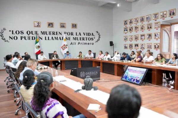 A PESAR DE REUNIONES Y LA TOMA DE FOTO, SIGUE SIN CONFIRMARSE TERRENO DEFINITIVO PARA LA BASURA DE PUERTO ESCONDIDO; REPORTAN MÁS DE MIL 770 TONELADAS RECOLECTADAS