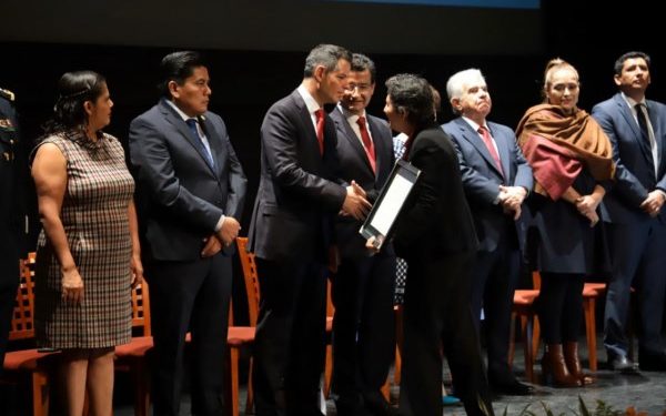 El Gobernador entregó, junto con el Fiscal General del Estado, reconocimientos a Ministerios Públicos de la FGEO