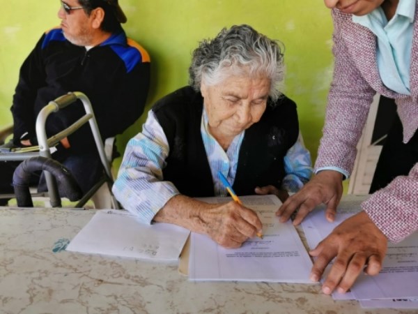 se llevó a cabo la entrega de casi 300 escrituras en varios municipios de la entidad,