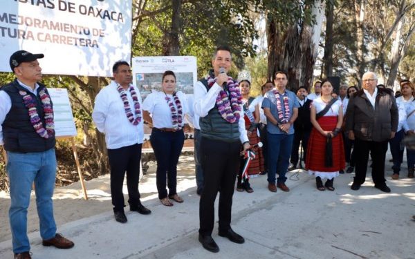 Al ser el compromiso cumplido número 302 de su administración