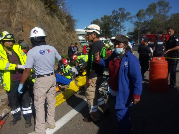 accidente del autobús en la carretera federal 135