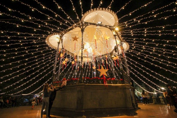 espíritu navideño de quienes caminan por la capital oaxaqueña.