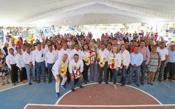 asistió a la Jornada de Donación de Prótesis Dental, en la que se benefició a oaxaqueñas y oaxaqueños que perdieron su dentadura de manera parcial o total