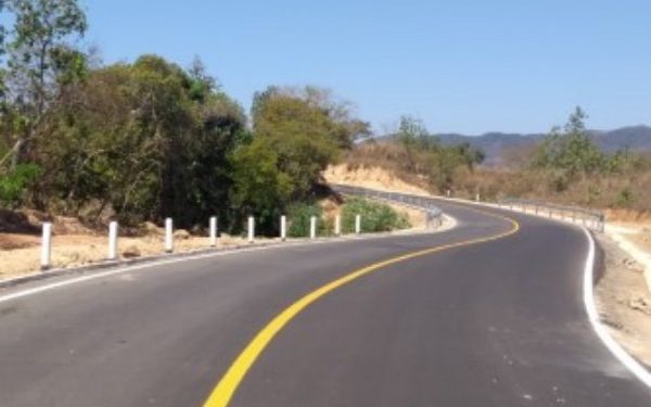 camino que une a los municipios de  San Sebastián Tutla y Santa Cruz Amilpas