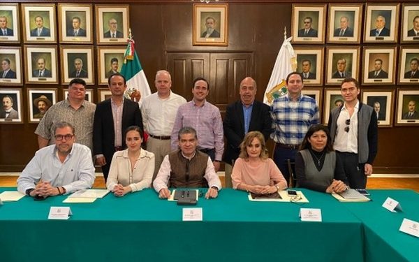 con empresarios hoteleros de la entidad para dar seguimiento a la evaluación de la emergencia sanitaria y su efecto en la industria,