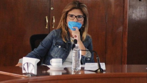 la Gobernadora destacó la necesidad de mantener la estrategia de distanciamiento socia