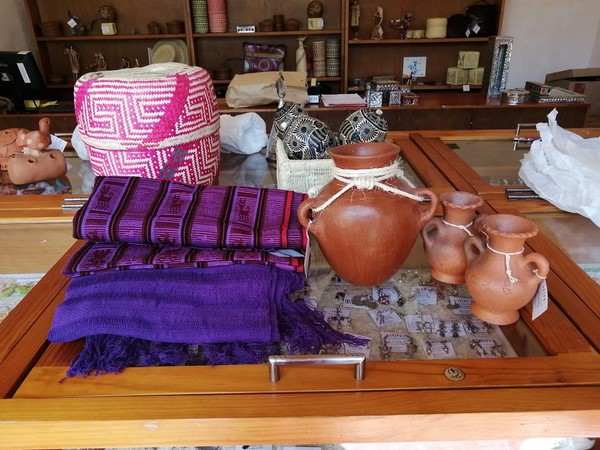         A través de la tienda virtual Amazon Handmade Aripo, los productos elaborados por manos oaxaqueñas se comercializarán con mayor facilidad en mercados globales