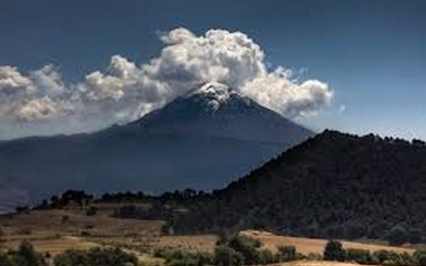 Al momento de este reporte, las condiciones de nubosidad no permiten observar al volcán,