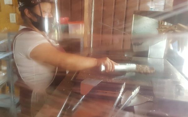 para unirse y hacer las entregas para que las personas se guarden en sus casas