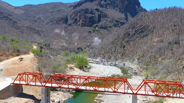 Puente Guamuchil, en Batopilas, el cual es una obra para al menos 100 años