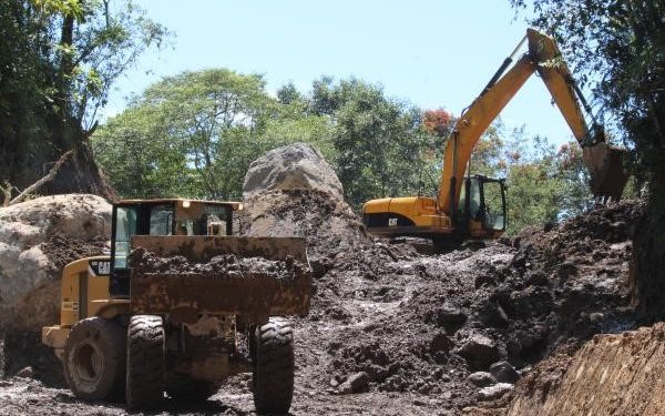 -En las localidades de Tlaola y Tlapacoya fueron abiertos caminos.