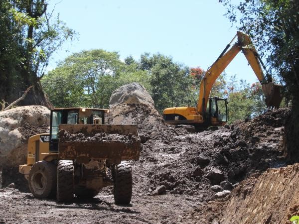 -En las localidades de Tlaola y Tlapacoya fueron abiertos caminos.