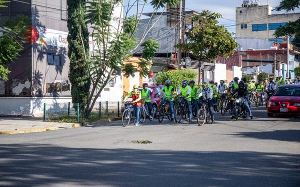       Se inauguró de manera simbólica uno de cuatro biciestacionamientos en el Centro Histórico