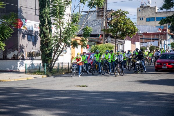       Se inauguró de manera simbólica uno de cuatro biciestacionamientos en el Centro Histórico