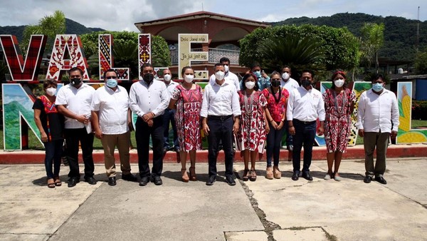    Un total de seis mil familias se beneficiarán con láminas, agua embotellada, despensas,
