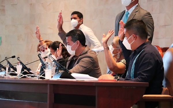 televisión pública en lugares abiertos que garanticen el derecho a la educación del alumnado oaxaqueño.