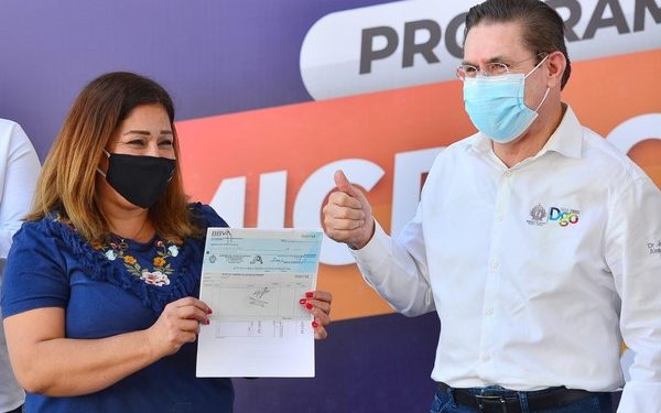 Comerciantes laguneros afectados por pandemia, reciben estímulos económicos para impulsar sus negocios.
