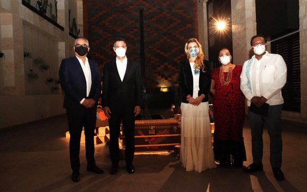  Creadores populares de San Martín Tilcajete intervinieron baúles de la prestigiada marca