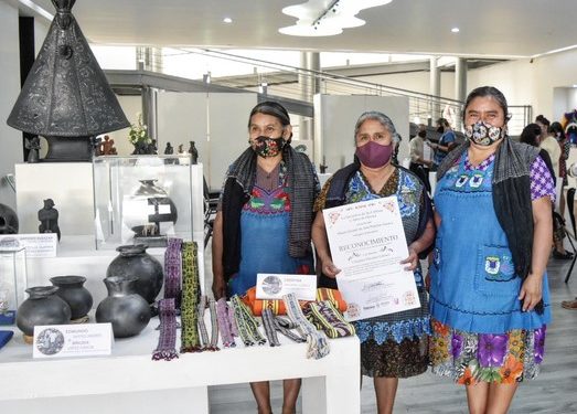 ·         Fueron cuatro artísticas oaxaqueños que recibieron el galardón