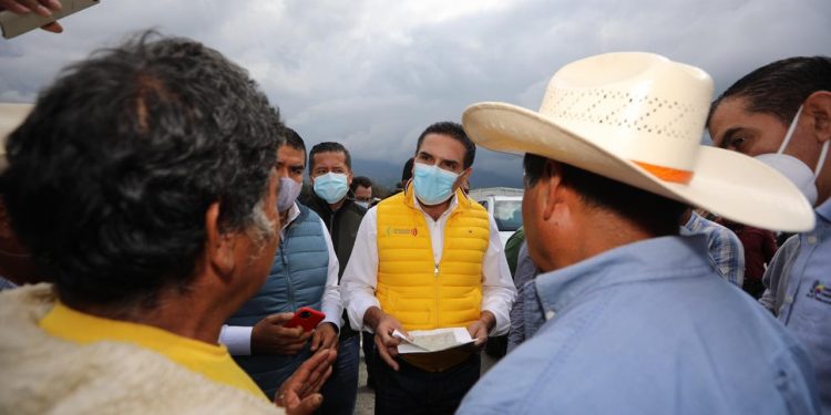 Inaugura Gobernador puente La Soledad y camino Crescencio Morales-El Capulín, en Zitácuaro