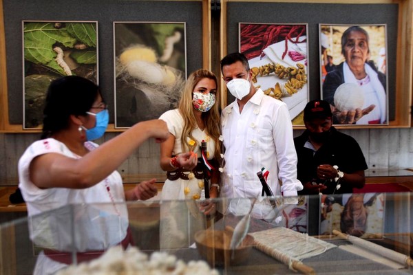 ·         Gracias a la construcción de este espacio, los artesanos oaxaqueños ya no tendrán que ir a San Luis Potosí a comprar el gusano de seda