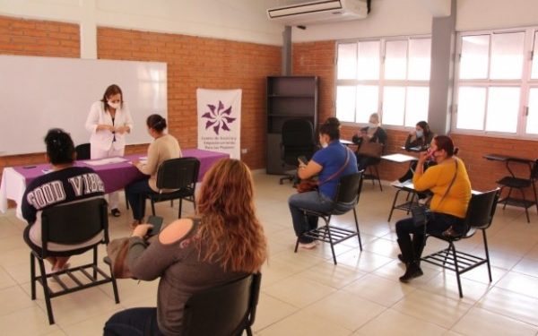 entrega de pensiones alimenticias a mujeres de esta Ciudad.