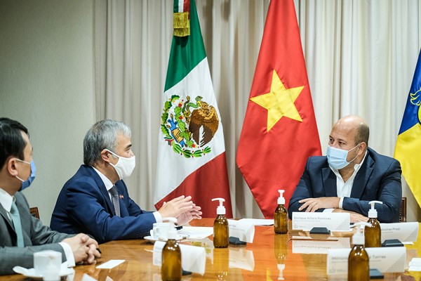 reunión de trabajo con miras a fortalecer lazos internacionales.