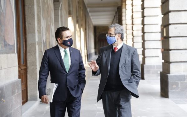 l Gobernador Silvano Aureoles Conejo se reunió con el secretario de Educación Pública, Esteban Moctezuma.