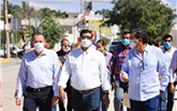 43 locales, 2 cámaras frías, almacenes itinerantes, comedores y caseta de seguridad.