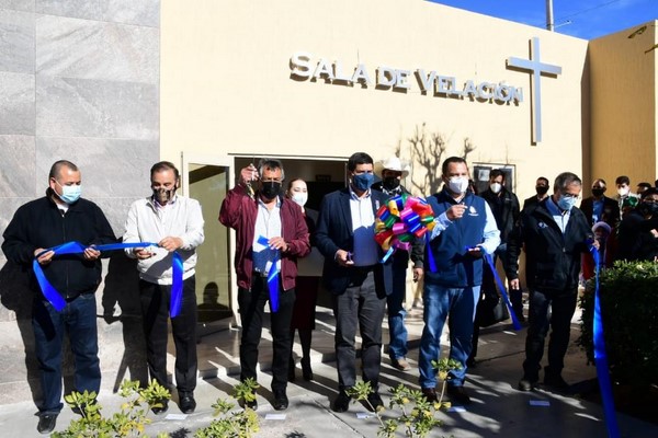 - Inaugura el Gobernador Javier Corral techumbre y sala de velación en los que se invirtieron casi 3 millones de pesos