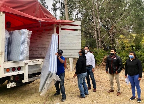 equipó con un lote de 350 colchones nuevos a la Escuela Normal Rural Vanguardia de Tamazulapam del Progreso.