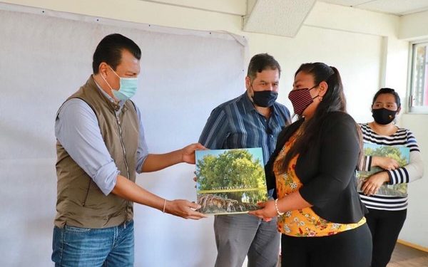 Casa de la Ciudad y la Biblioteca Henestrosa para entregar el catálogo de árboles notables del estado de Oaxaca