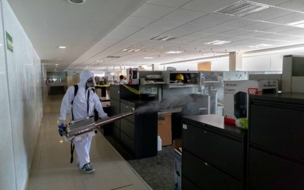    Se llevan a cabo protocolos sanitarios para la seguridad de las y los trabajadores, así como de la población usuaria