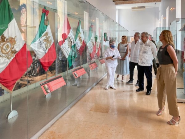 el presidente Andrés Manuel López Obrador dio salida oficial a la Ruta de Banderas Históricas.