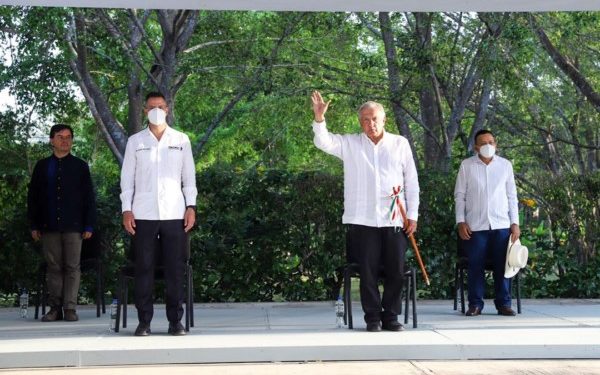       En su visita número 22 a Oaxaca, Andrés Manuel López Obrador, se comprometió a seguir apoyando a Oaxaca para avanzar en la transformación de México