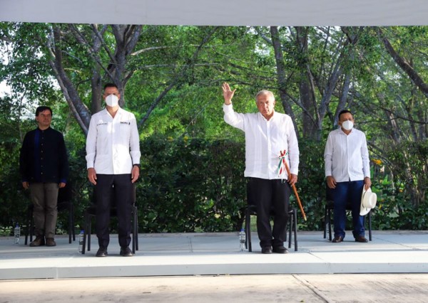        En su visita número 22 a Oaxaca, Andrés Manuel López Obrador, se comprometió a seguir apoyando a Oaxaca para avanzar en la transformación de México