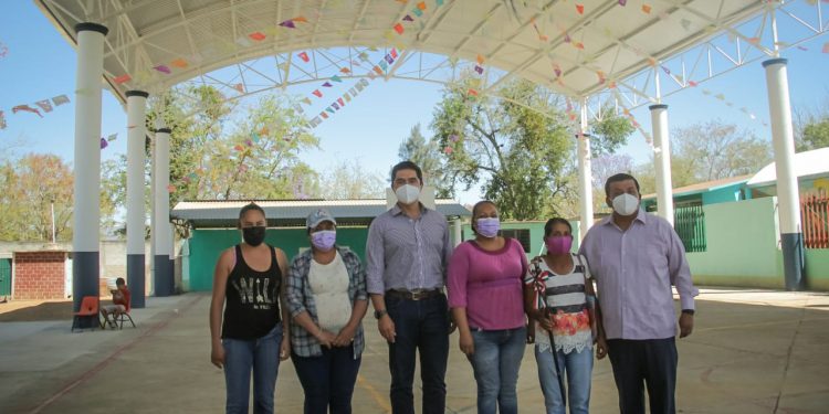 dieron el banderazo de inicio a la pavimentación con concreto hidráulico de dos calles, con inversión superior a los 5 millones de pesos