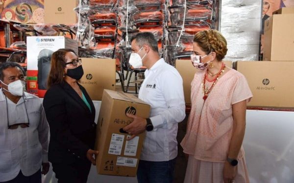 ·         El IEEPO distribuyó los apoyos en beneficio de seis mil 624 alumnas y alumnos y 388 docentes