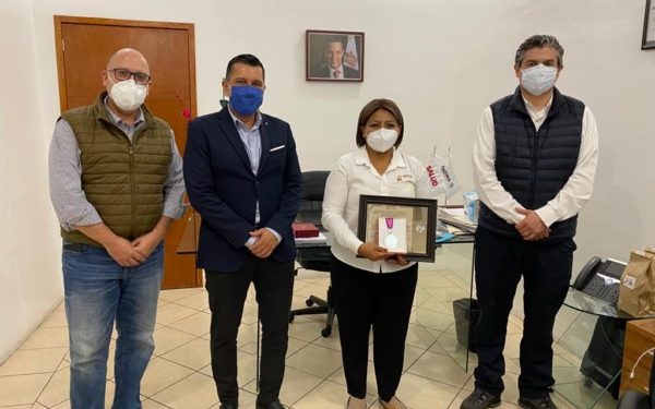      Cuatro profesionales de la salud fueron reconocidas por su invaluable servicio al frente de la atención a la pandemia