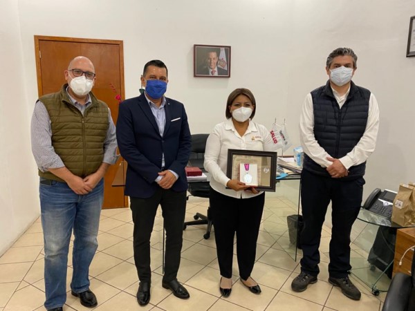      Cuatro profesionales de la salud fueron reconocidas por su invaluable servicio al frente de la atención a la pandemia