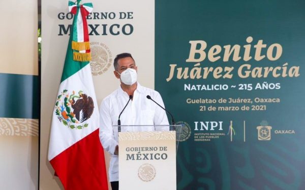 montaron guardia de honor en el monumento a Benito Juárez García
