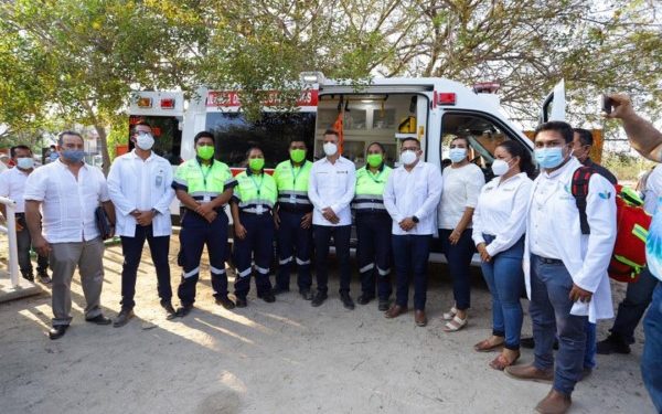 También dio el banderazo de inicio a los trabajos de construcción del tanque de almacenamiento de agua potable en Santa Cruz Huatulco
