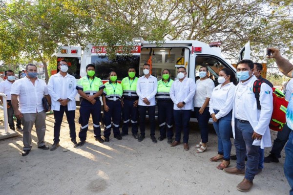  También dio el banderazo de inicio a los trabajos de construcción del tanque de almacenamiento de agua potable en Santa Cruz Huatulco