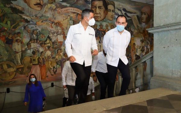 Se firmó un Convenio de Reconocimiento de Adeudo y Forma de Pago entre la SHCP, el ISSSTE y el Gobierno del Estado, por lo que el Hospital General de la Mujer y el Niño Oaxaqueño pasará a formar parte de este Instituto
